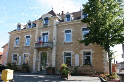 Façade de la Mairie de Collonges