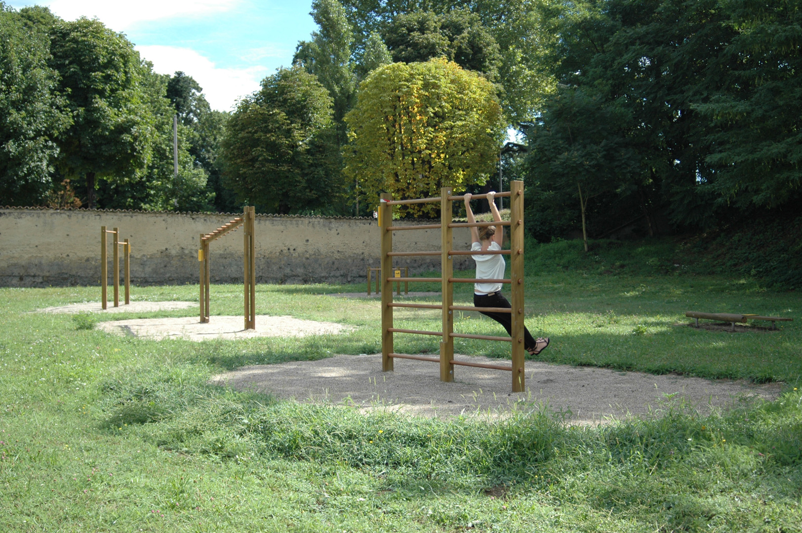 Des structures de musculation en plein air du Parc de la Jonchère